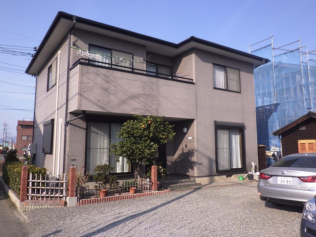 高崎市柴崎町で目地シールのひび割れと屋根の色あせを確認した屋根塗装・外壁塗装調査