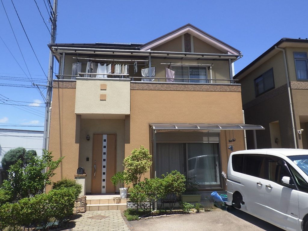 藤岡市藤岡で屋根塗装と外壁クラック補修を検討、外壁のひび割れと屋根全体の色あせを確認