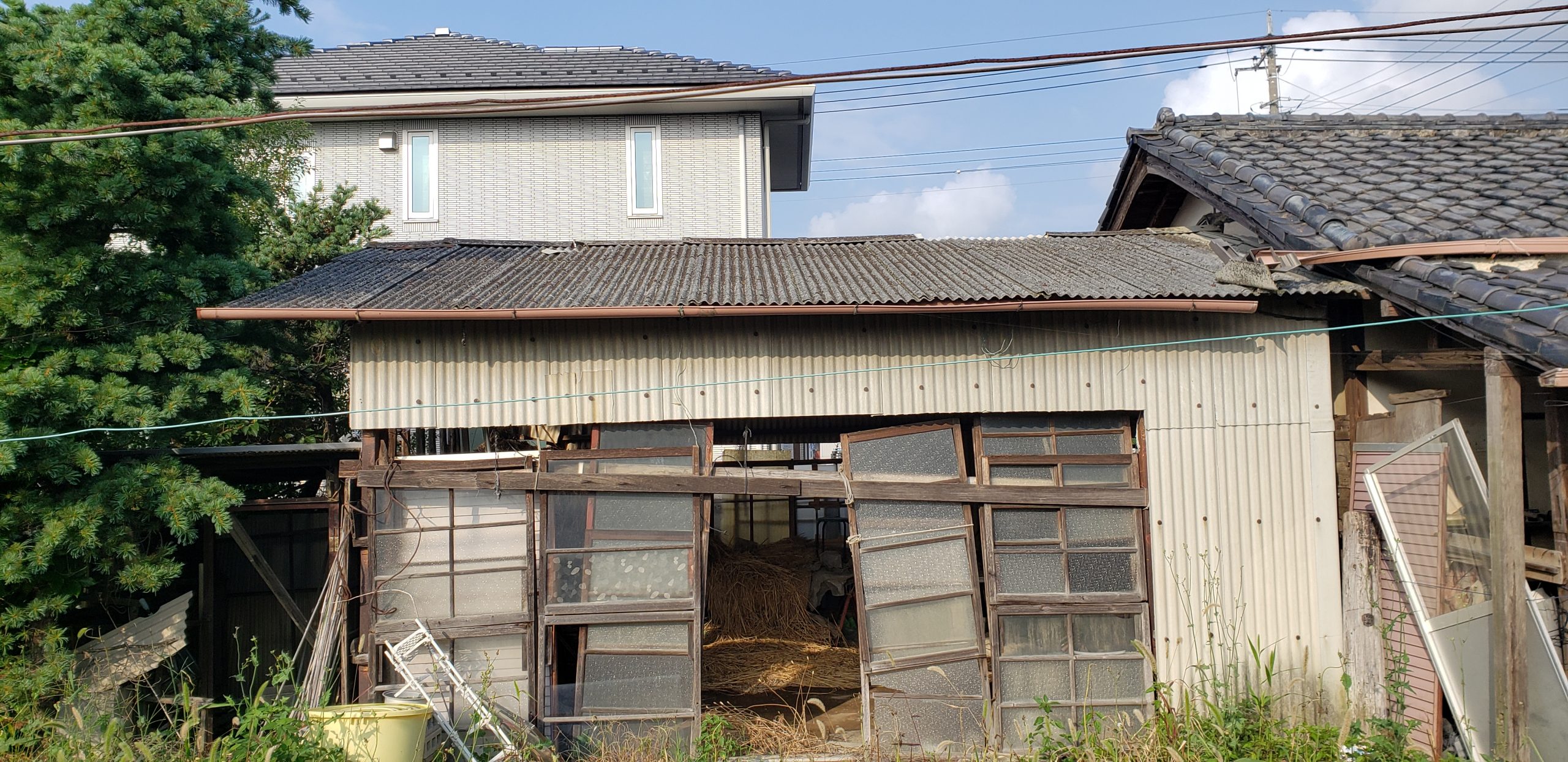 玉村町で物置の屋根トラブル発生