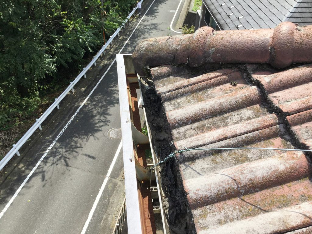屋根端部の棟の傷み
