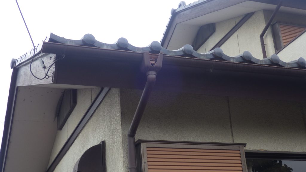 軒樋と竪樋の接続部