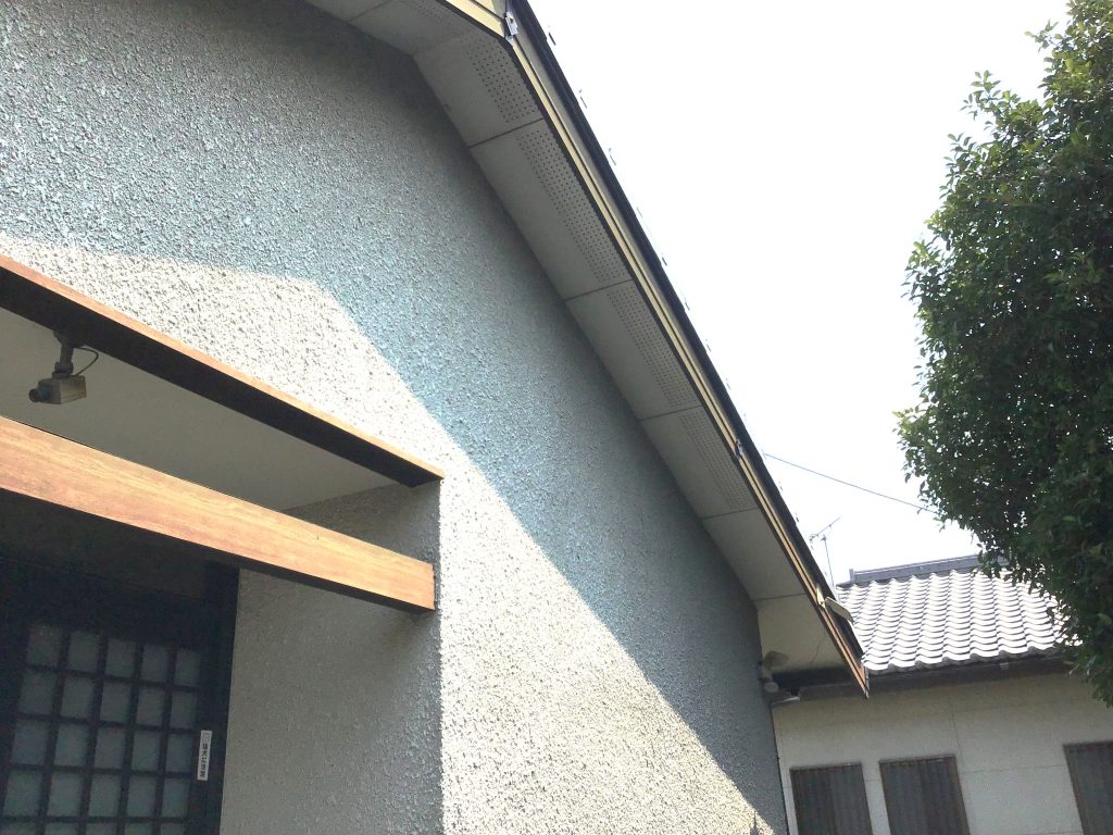 外壁表面と軒天の状況