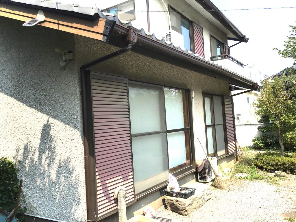 側面外壁と雨樋