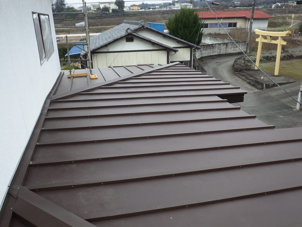 下屋根の板金施工後