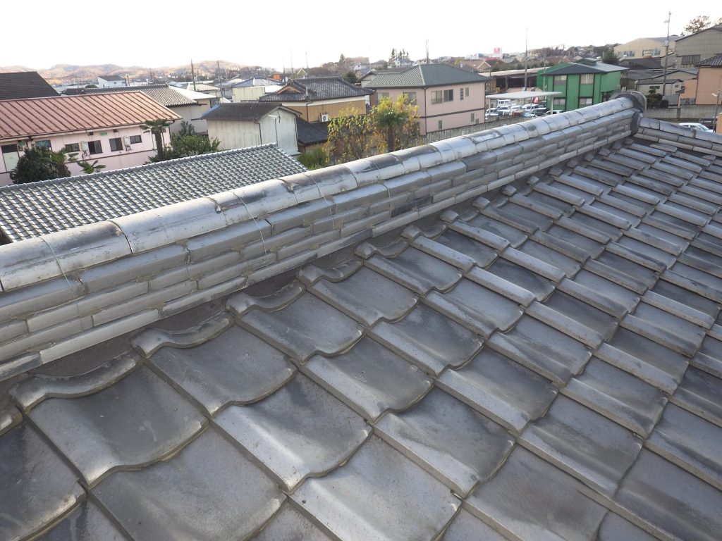 漆喰補修後の棟全体